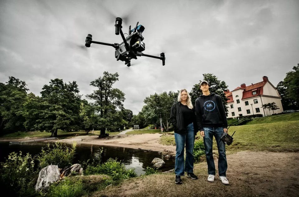 Mitt i: Drones Join the Fight to Keep Beaches Clean in Stockholm